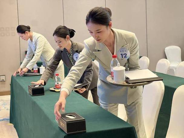 技藝爭鋒 能創(chuàng)未來 技能大賽以比促學(xué)，全面提升物業(yè)服務(wù)與會務(wù)服務(wù)技能